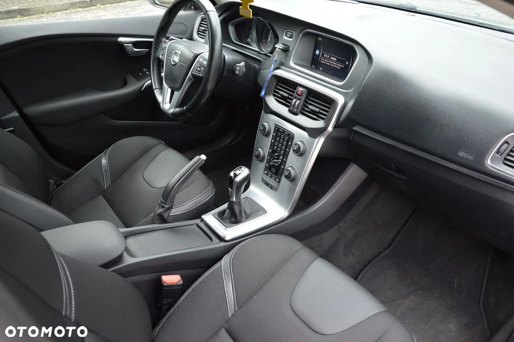 Volvo V40 D2 Momentum - 5