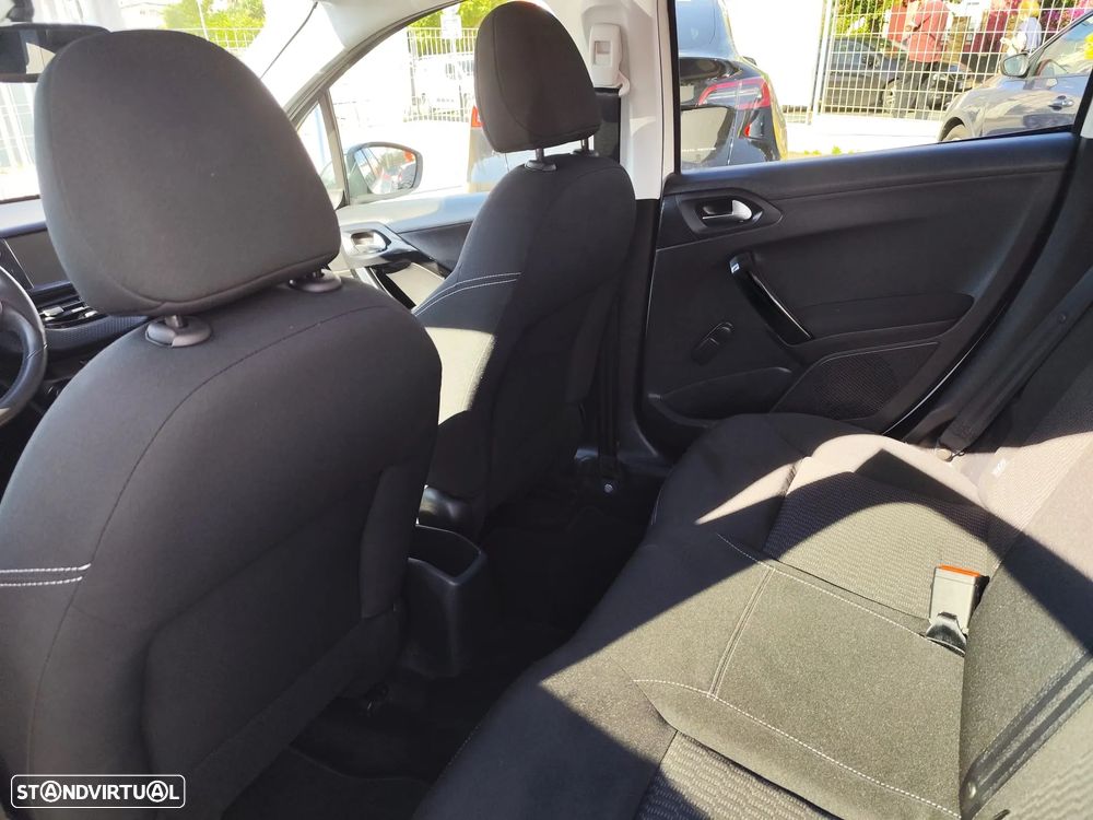 Peugeot 208 1.2 PureTech Style - 12