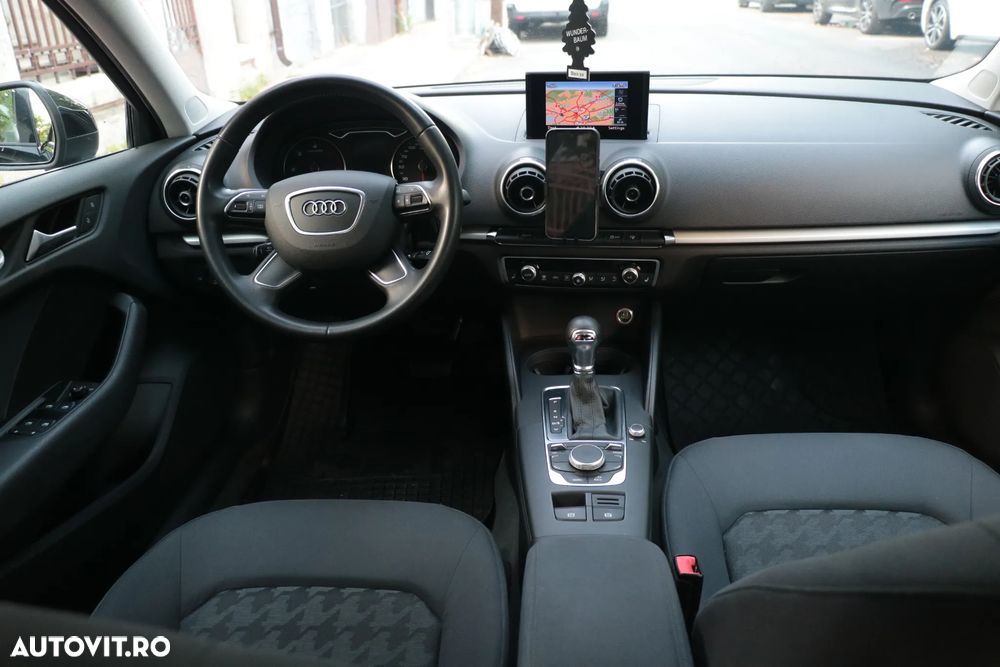 Audi A3 Sportback 1.6 TDI Stronic Attraction - 5
