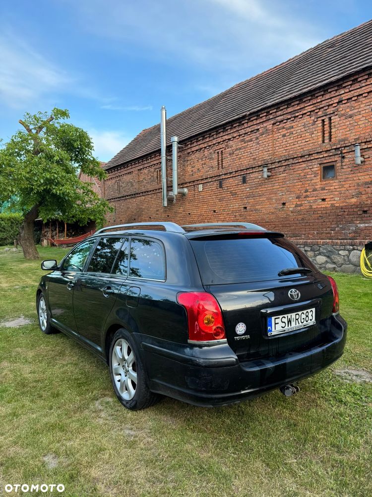 Toyota Avensis - 4