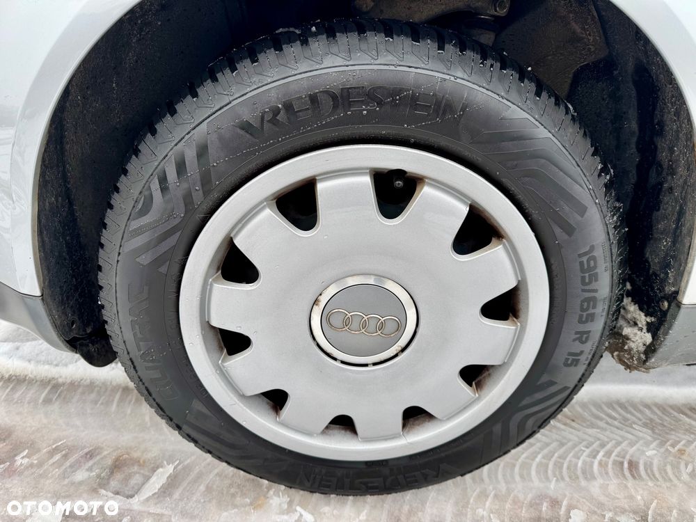 Audi A4 Limousine - 11