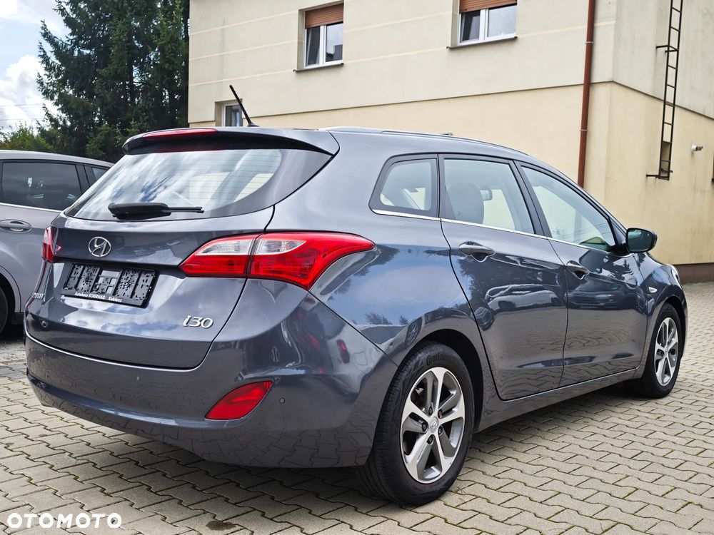 Hyundai i30 blue Kombi 1.6 GDi YES Gold - 4