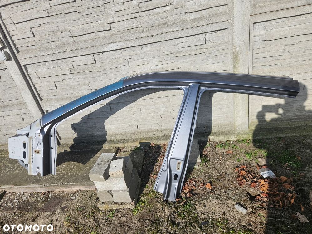 Nissan X-Trail T32.  Słupek, bok - 2