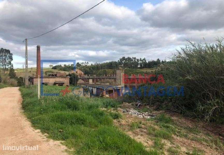 Prédio Misto em Alenquer para reconstrução total - Grande imagem: 4/9