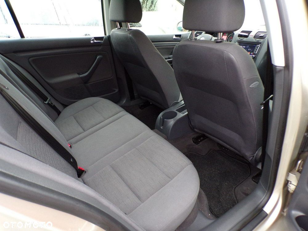 Volkswagen Golf 1.6 Comfortline - 19