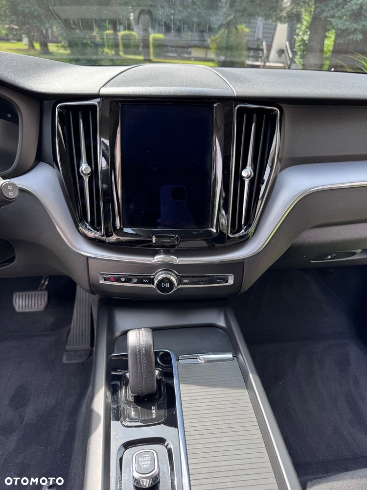Volvo XC 60 B4 D AWD Geartronic Momentum Pro - 8