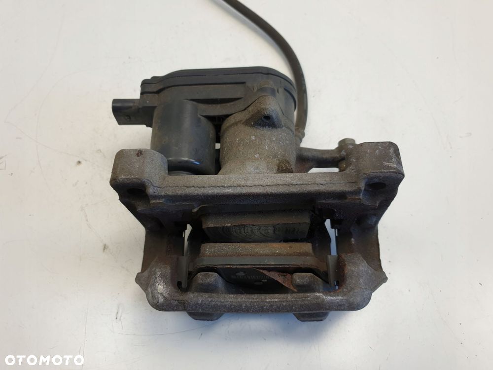 Santa Fe IV 2.2 CRDI PRAWY TYLNY ZACISH HAMULCOWY - 8