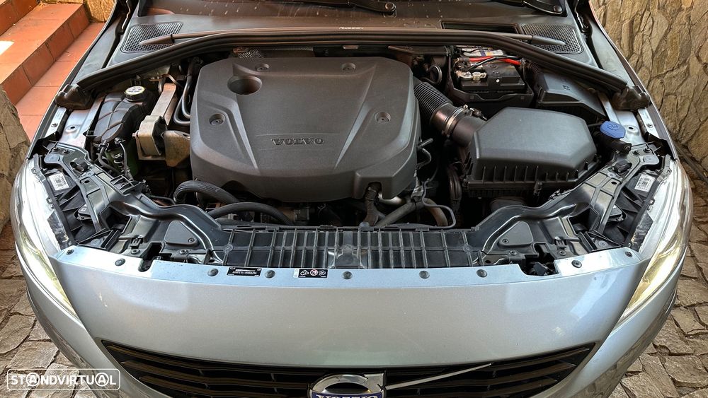 Volvo S60 2.0 D4 R-Design Momentum Geartronic - 17