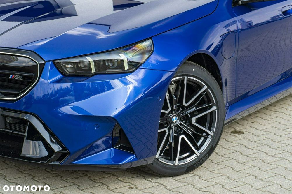 BMW M5 xDrive - 10