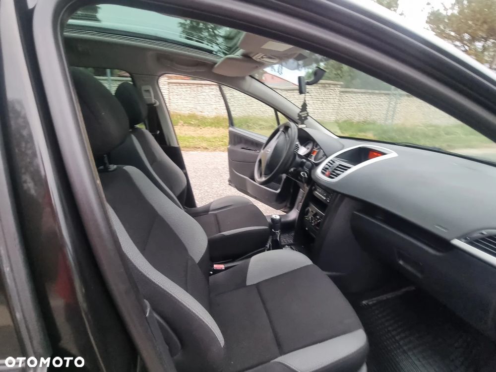 Peugeot 207 1.4 16V Presence - 24