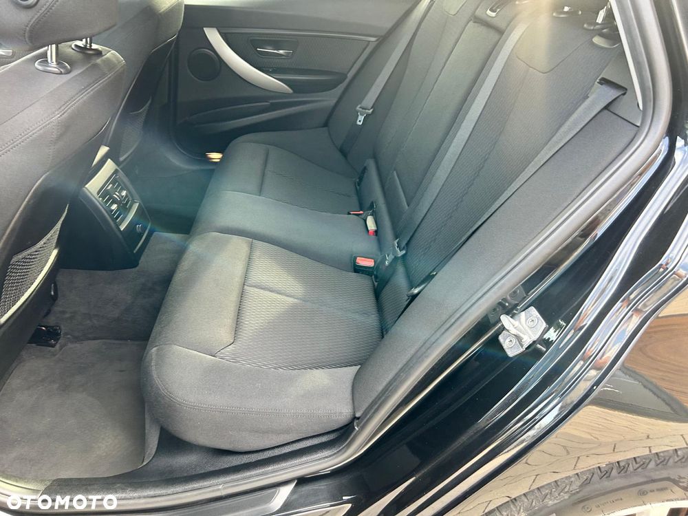 BMW Seria 3 320d - 22