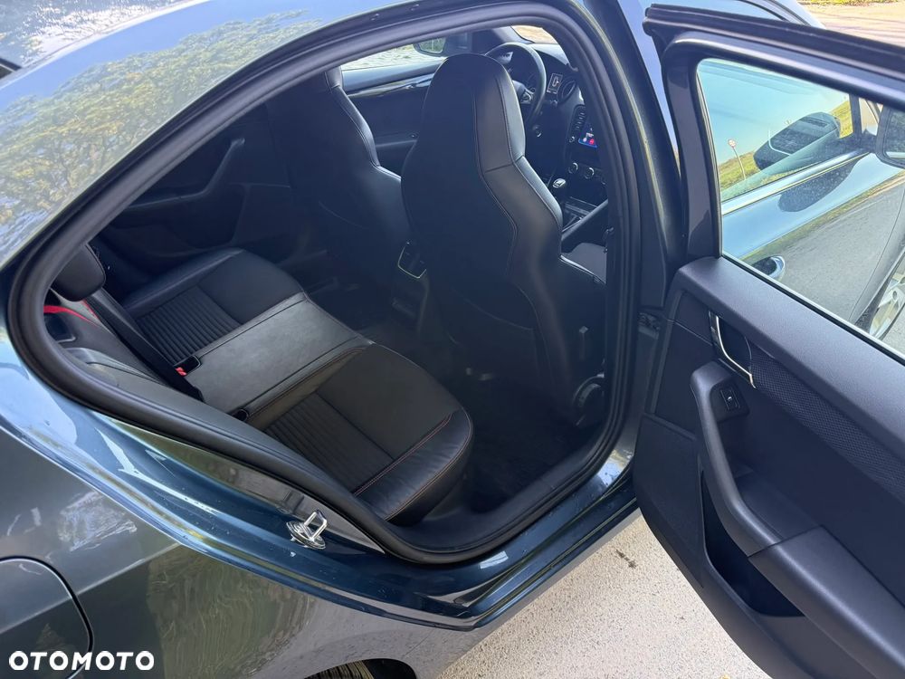 Skoda Octavia 2.0 TDI RS - 24