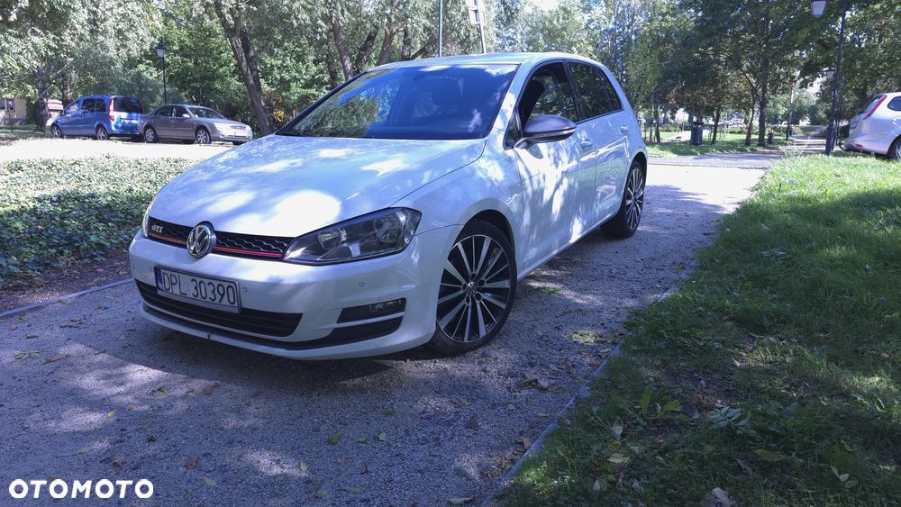 Volkswagen Golf - 2