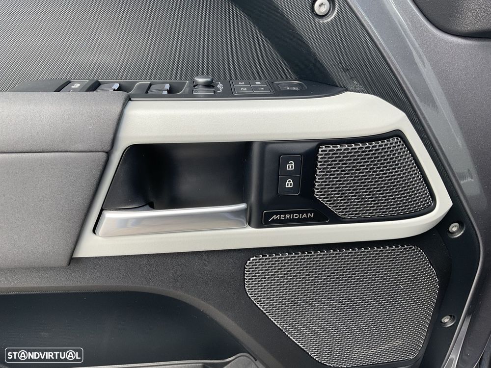 Land Rover Defender 3.0 D250 110 AWD X-Dynamic SE - 33