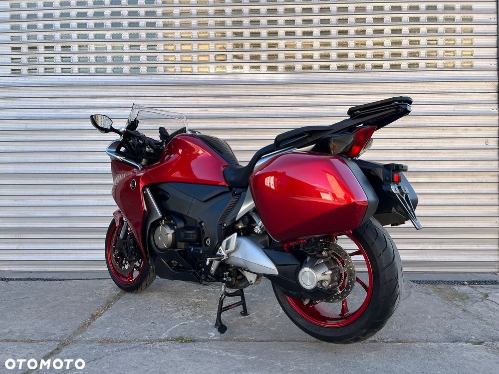 Honda VFR - 12