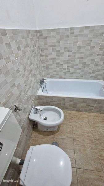 Apartamento T2 com Garagem | Remodelado em Miranda do Douro - Grande imagem: 5/12
