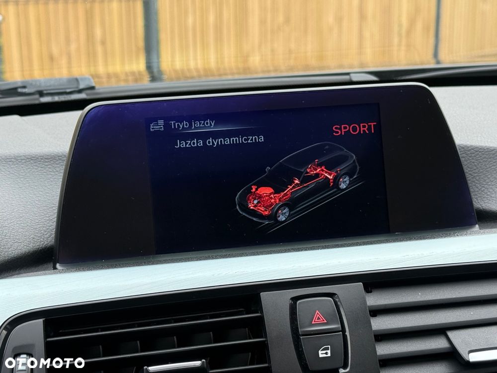 BMW Seria 3 320i xDrive - 22