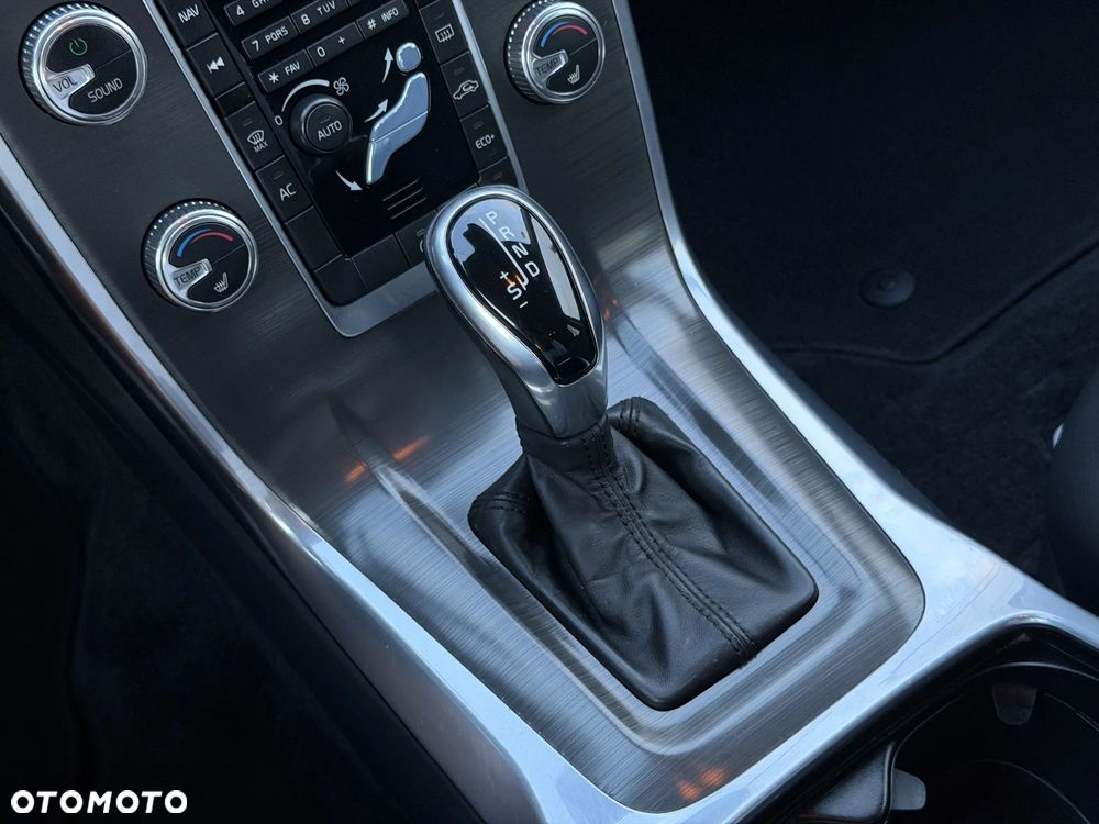 Volvo V70 D4 Geartronic Black Edition - 17
