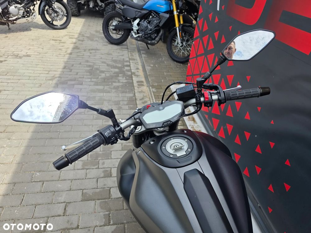 Yamaha MT - 17