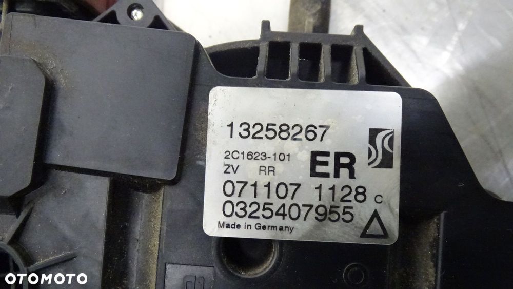 ZAMEK PRAWY TYŁ DRZWI OPEL CORSA D 1.2 13258267 ER - 4