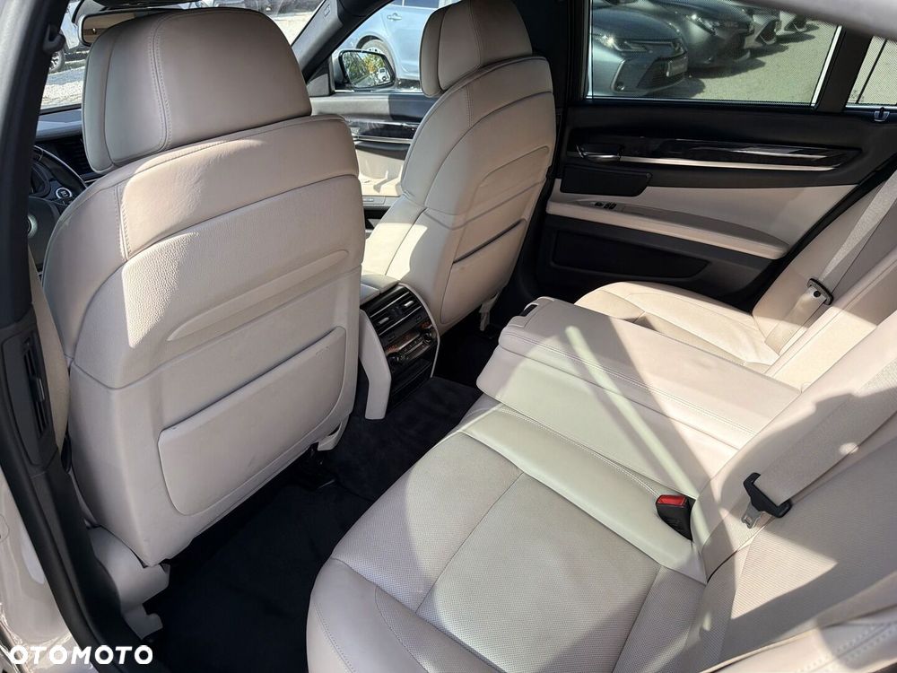 BMW Seria 7 750i - 14