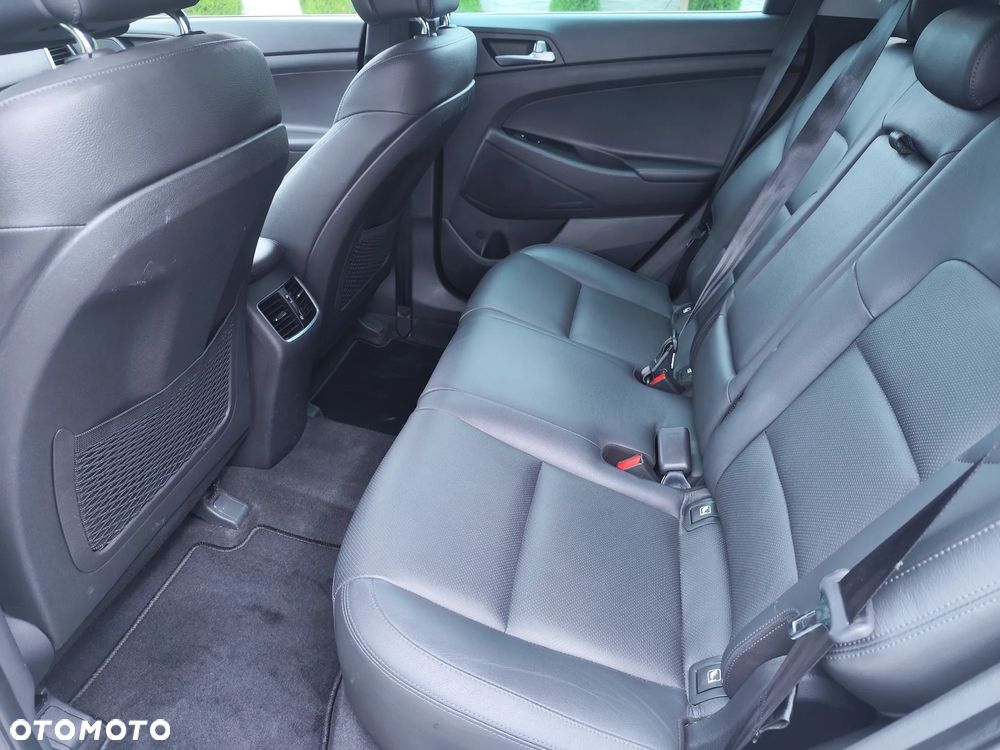 Hyundai Tucson 1.7 CRDI BlueDrive Style 2WD - 24