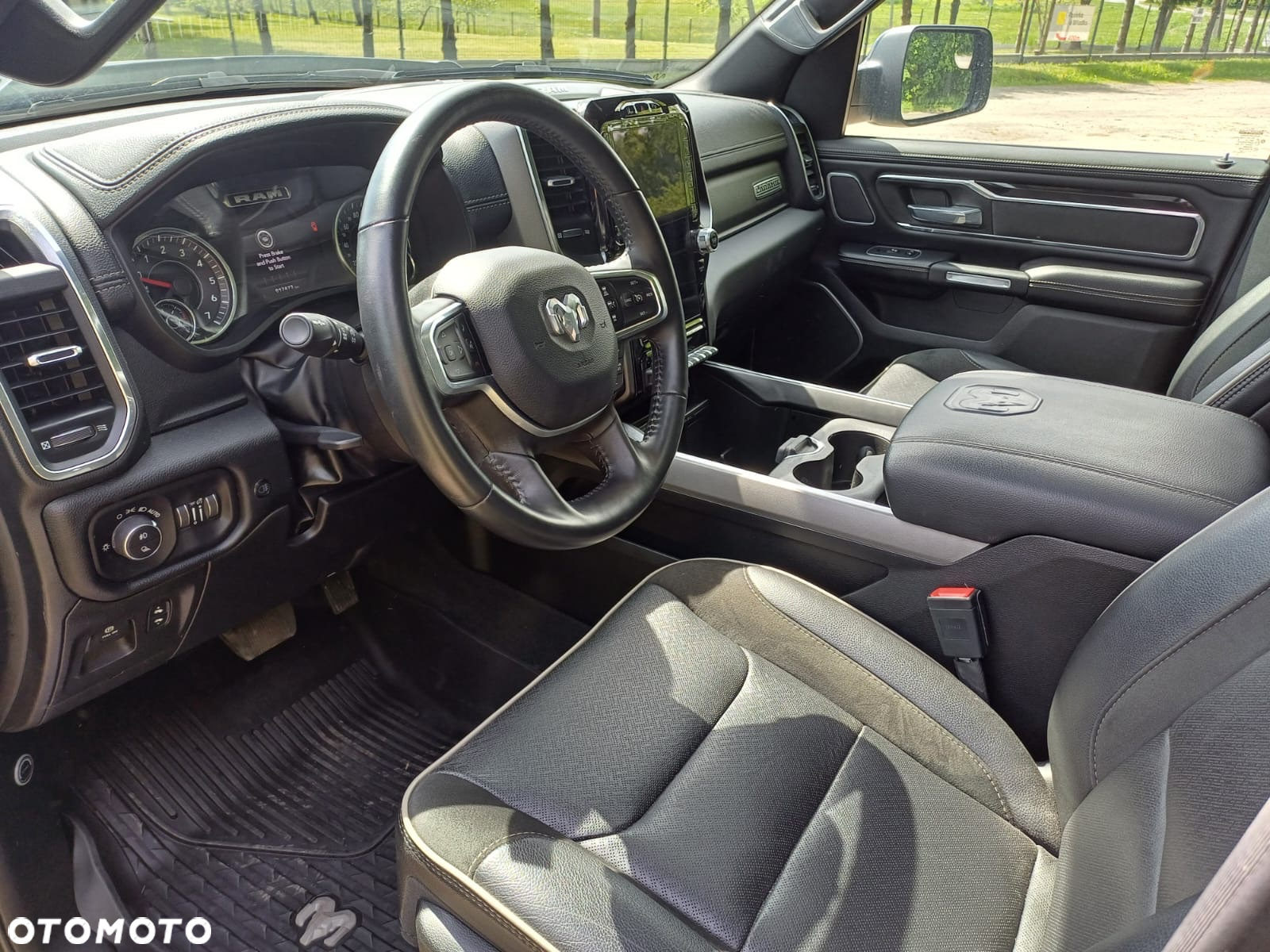 RAM 1500 Crew Cab Laramie - 11