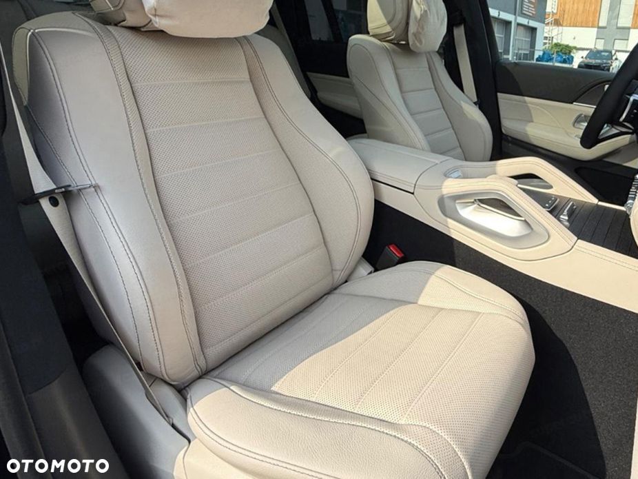 Mercedes-Benz GLS - 11