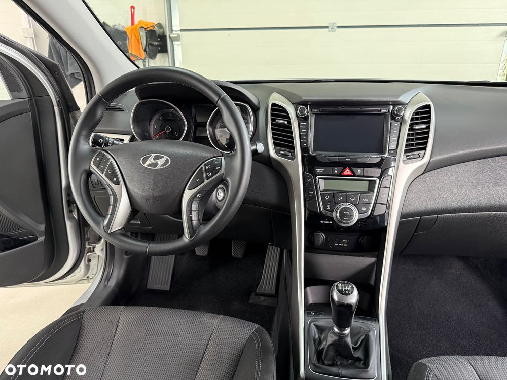 Hyundai i30 blue 1.6 CRDi Style - 10