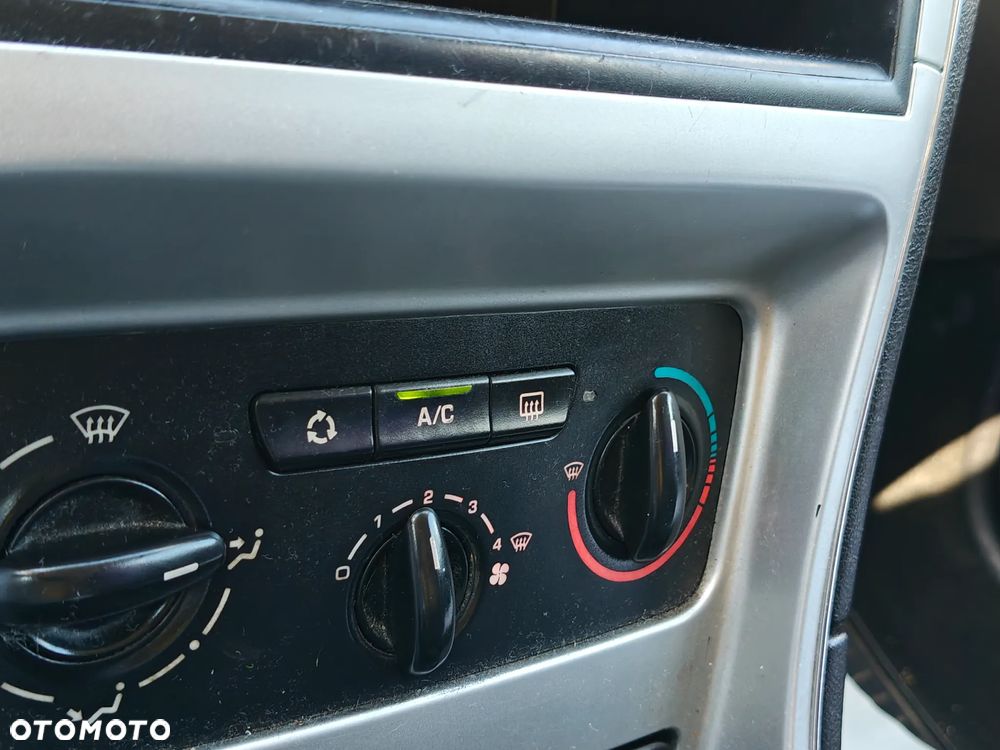 Peugeot 307 HDi SW 110 Tendance - 22