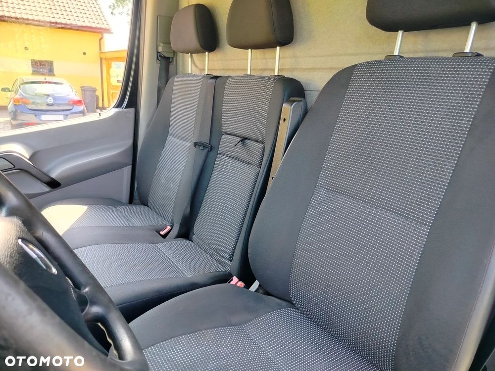 Mercedes-Benz Sprinter - 13