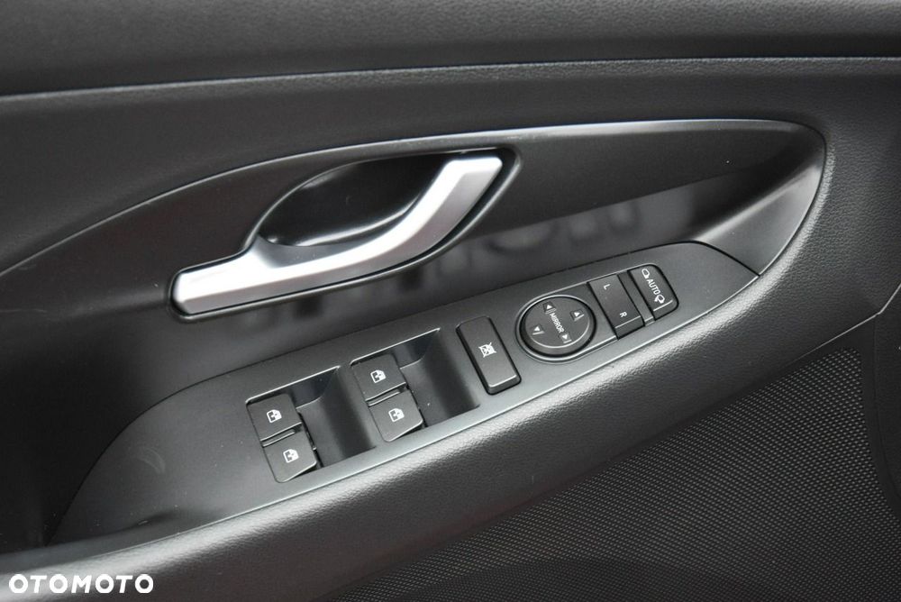 Hyundai i30 1.0 T-GDI YES - 12