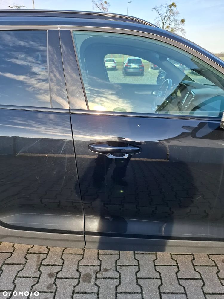 Volvo XC40 zderzak tyl kod lakieru 019 - 18