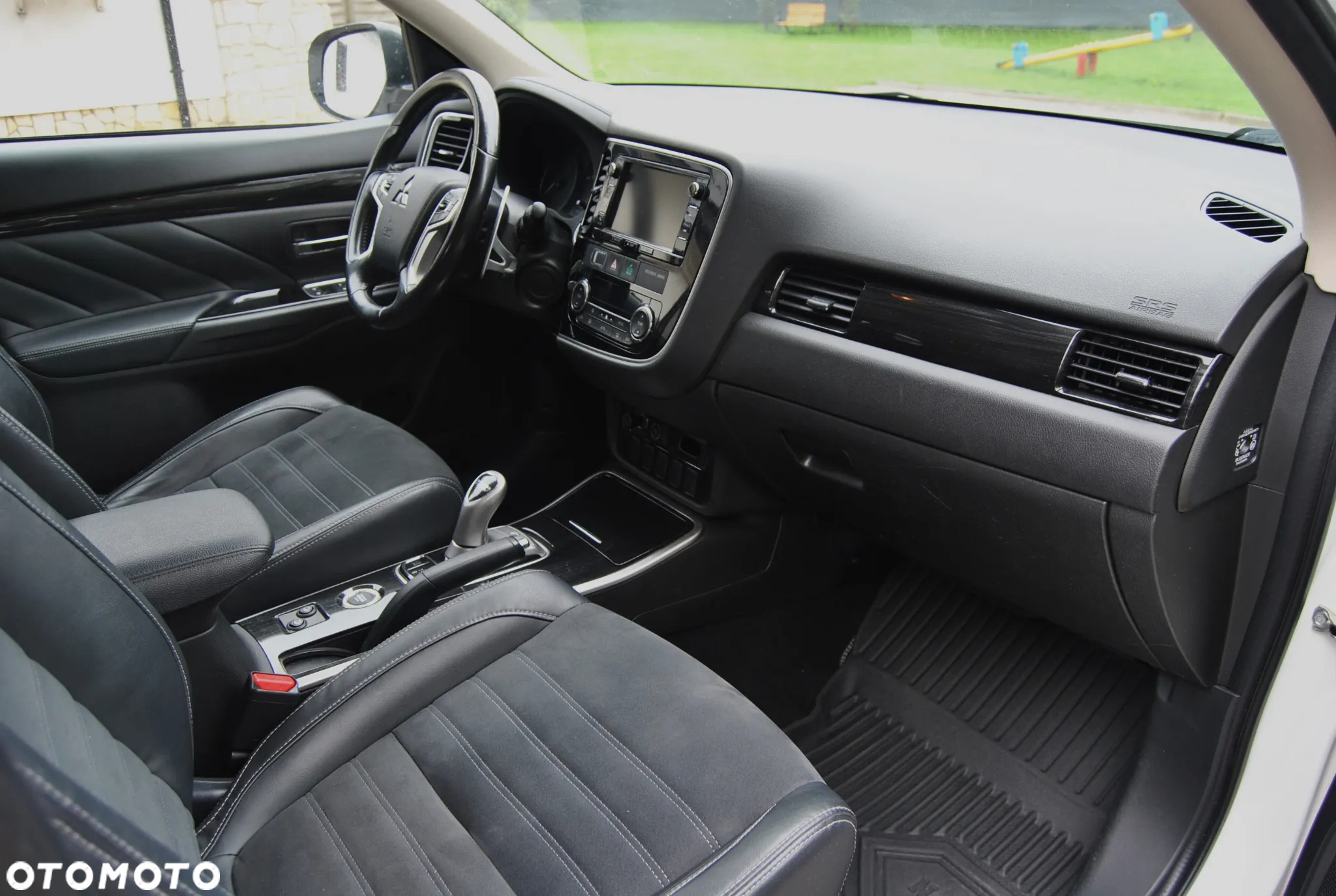 Mitsubishi Outlander 2.0 4WD Plug-In Hybrid Top - 7