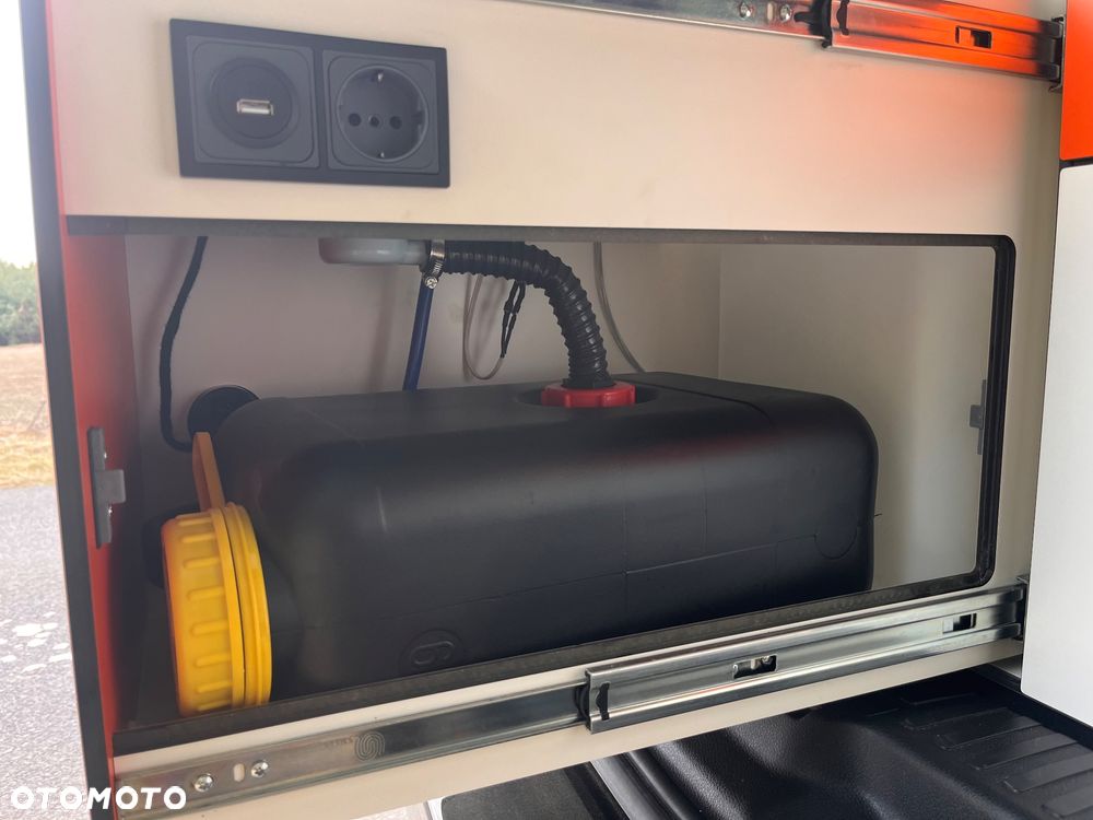 Peugeot Traveller Panama U10 2024r - 17