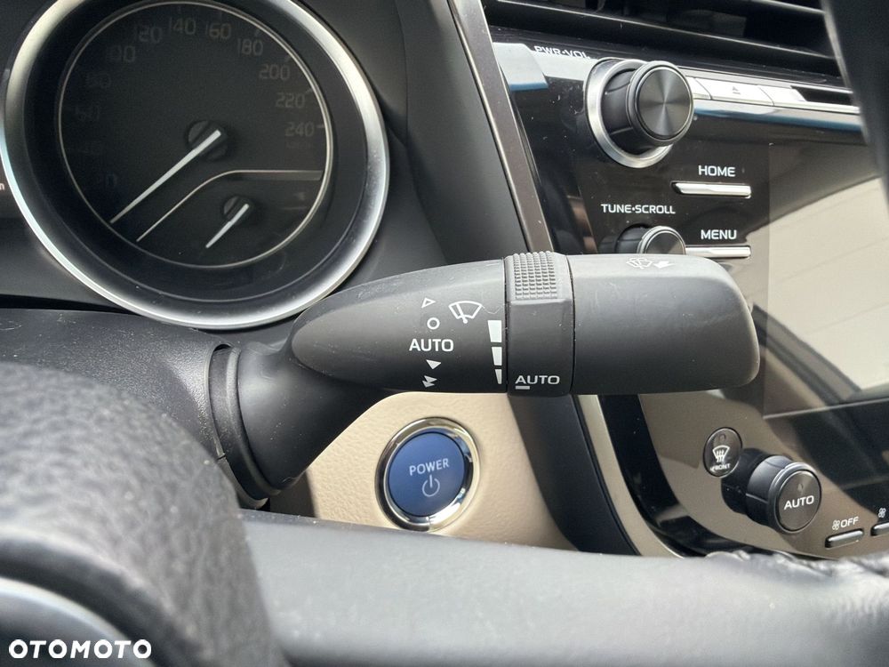 Toyota Camry 2.5 Hybrid Executive CVT - 18