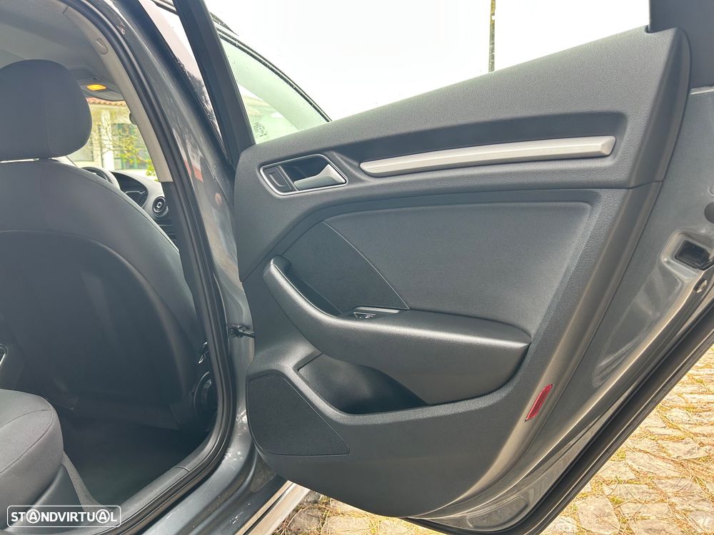 Audi A3 Sportback 1.6 TDI Attraction Ultra - 7