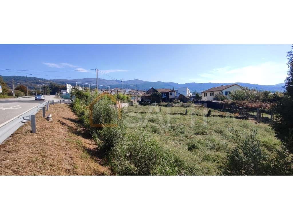 Moradia para restauro - Grande imagem: 2/7