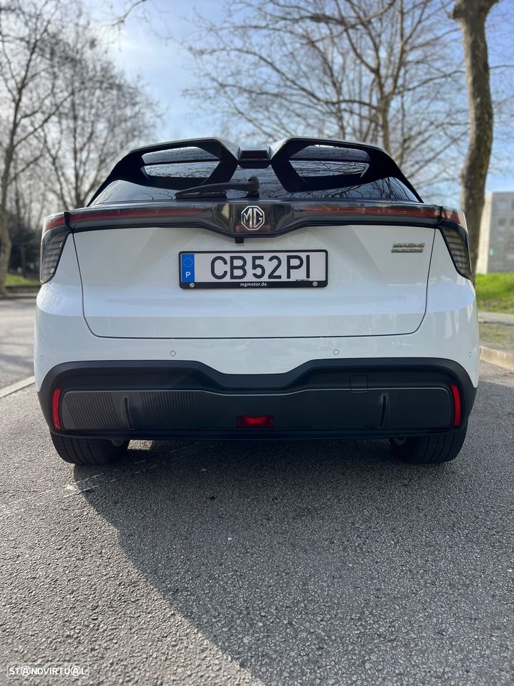 MG MG4 64 kWh Luxury - 6