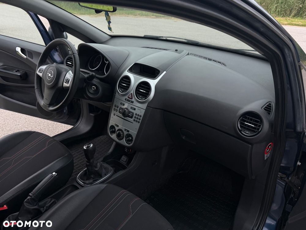 Opel Corsa 1.2 16V Cosmo - 17
