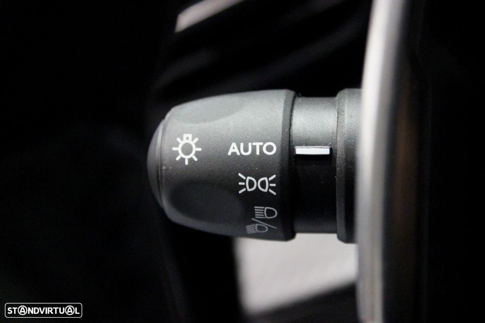 Peugeot 2008 1.5 BlueHDi Allure EAT8 - 17