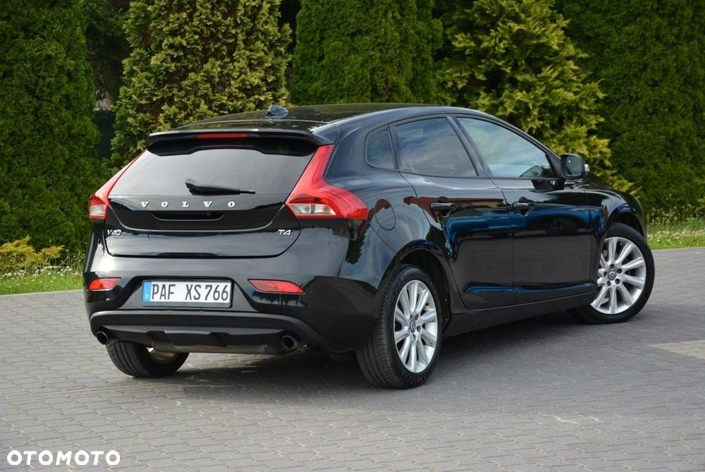 Volvo V40 T4 R-Design Momentum - 12