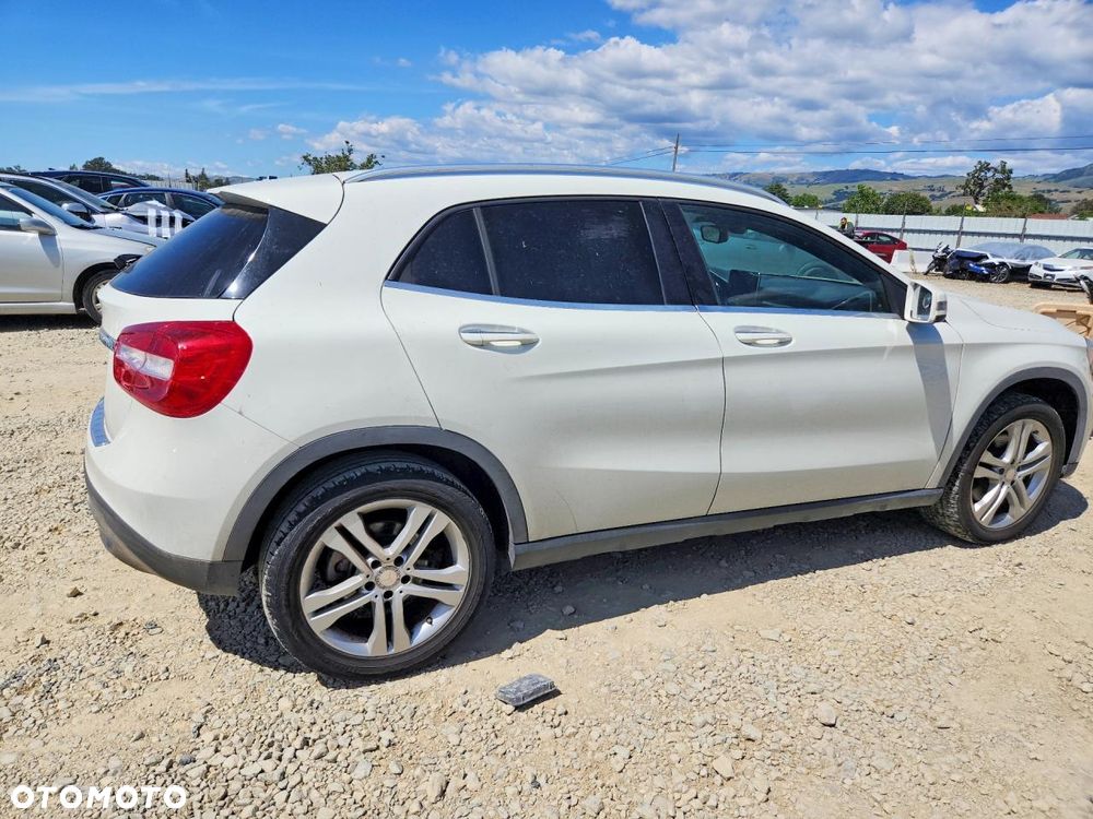 Mercedes-Benz GLA 250 4Matic 7G-DCT - 4