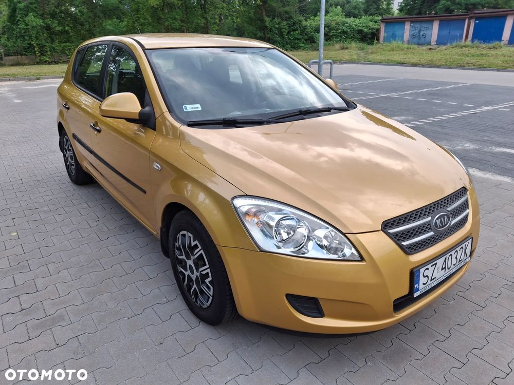 Kia Ceed - 8