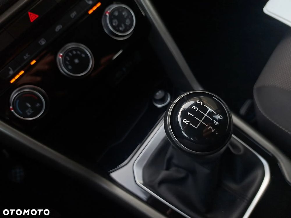 Volkswagen T-Roc - 24