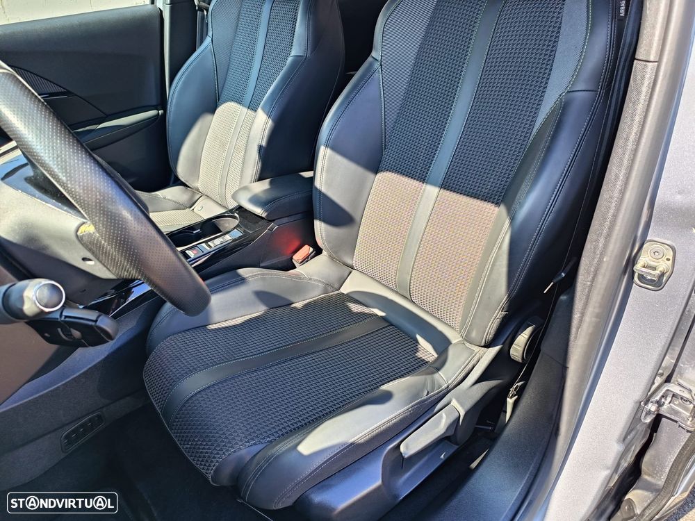 Peugeot e-2008 GT+ - 8