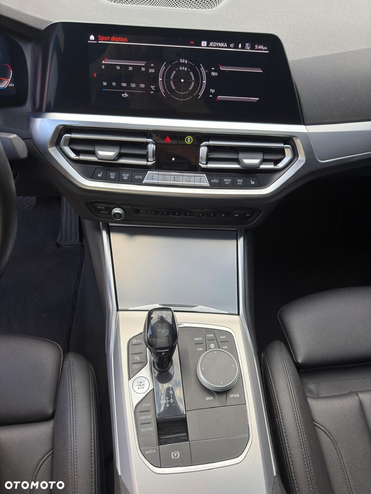 BMW Seria 3 330i xDrive Sport Line - 28