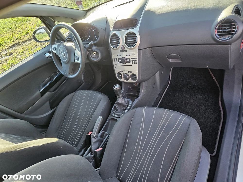 Opel Corsa 1.2 16V Cosmo - 12