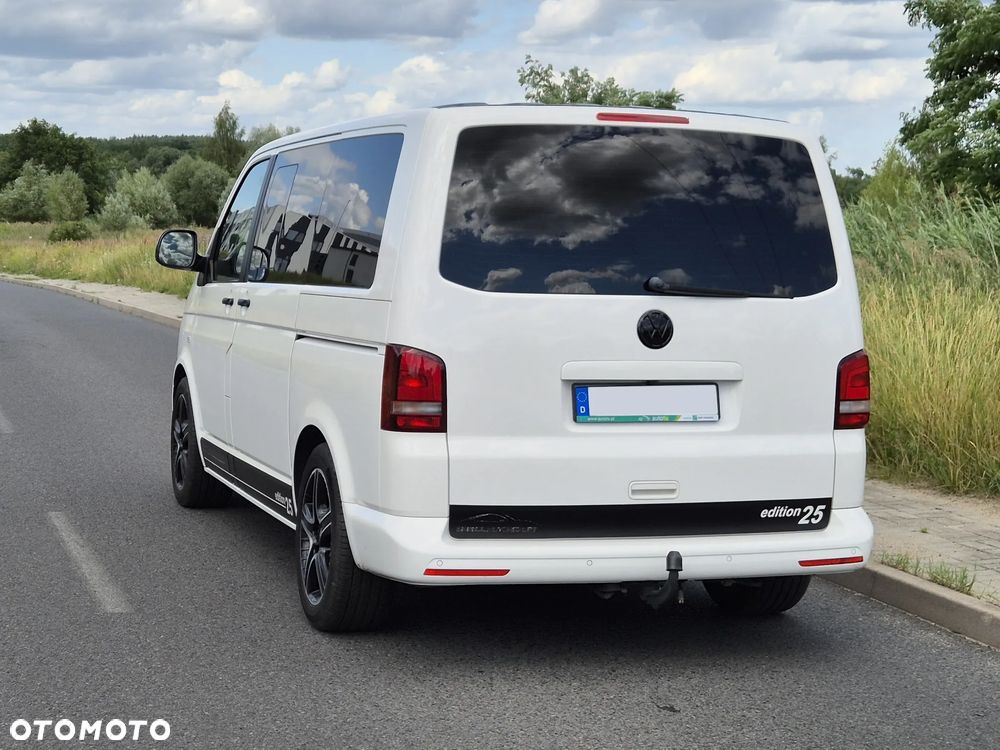 Volkswagen Multivan - 11