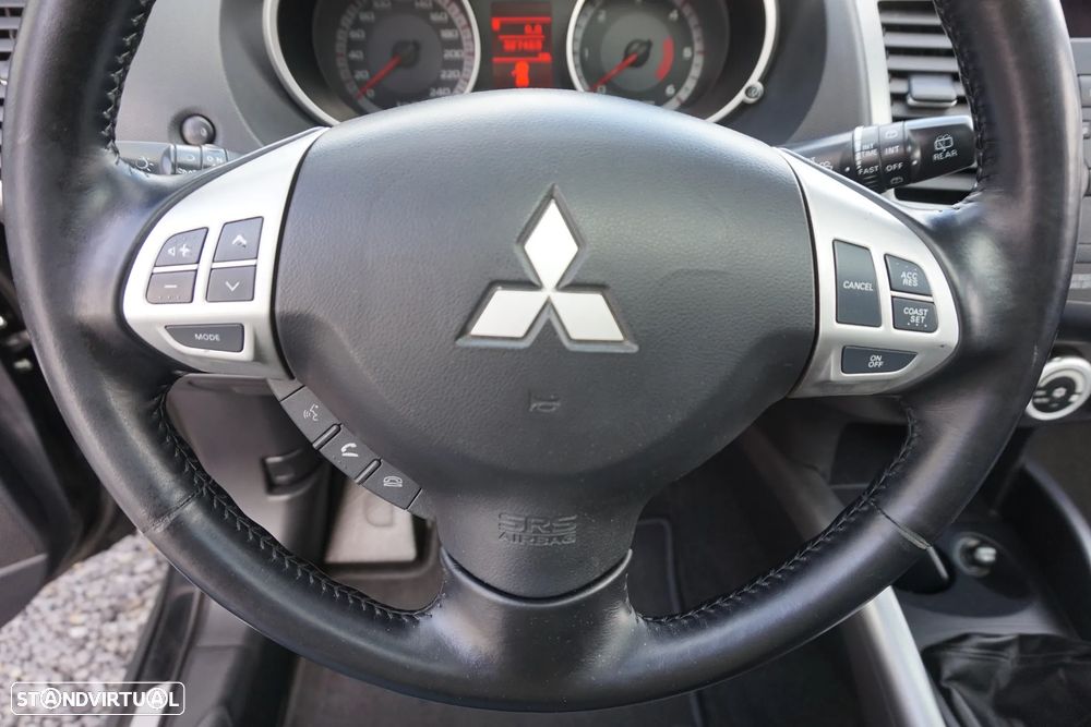 Mitsubishi Outlander 2.0 DI-D Intense+ 4WD - 44